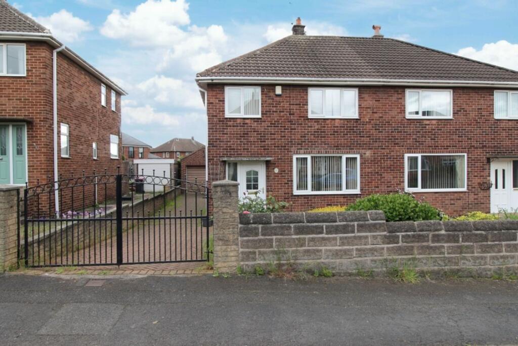 3-bed semi-detached on Blackmoor Crescent, Brinsworth, Rotherham, £180,000