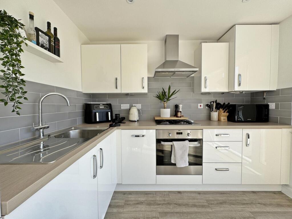 Parnell Close, Westhampnett, Chichester photo 3
