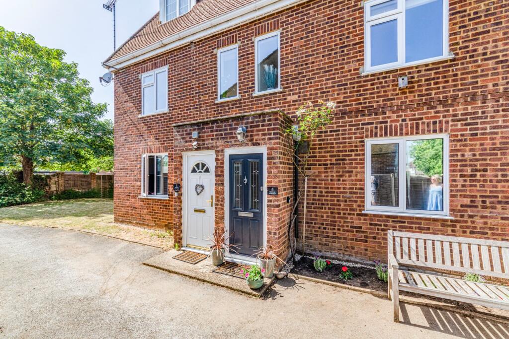Main image of property: 114-120 High Road, Byfleet, Surrey, KT14