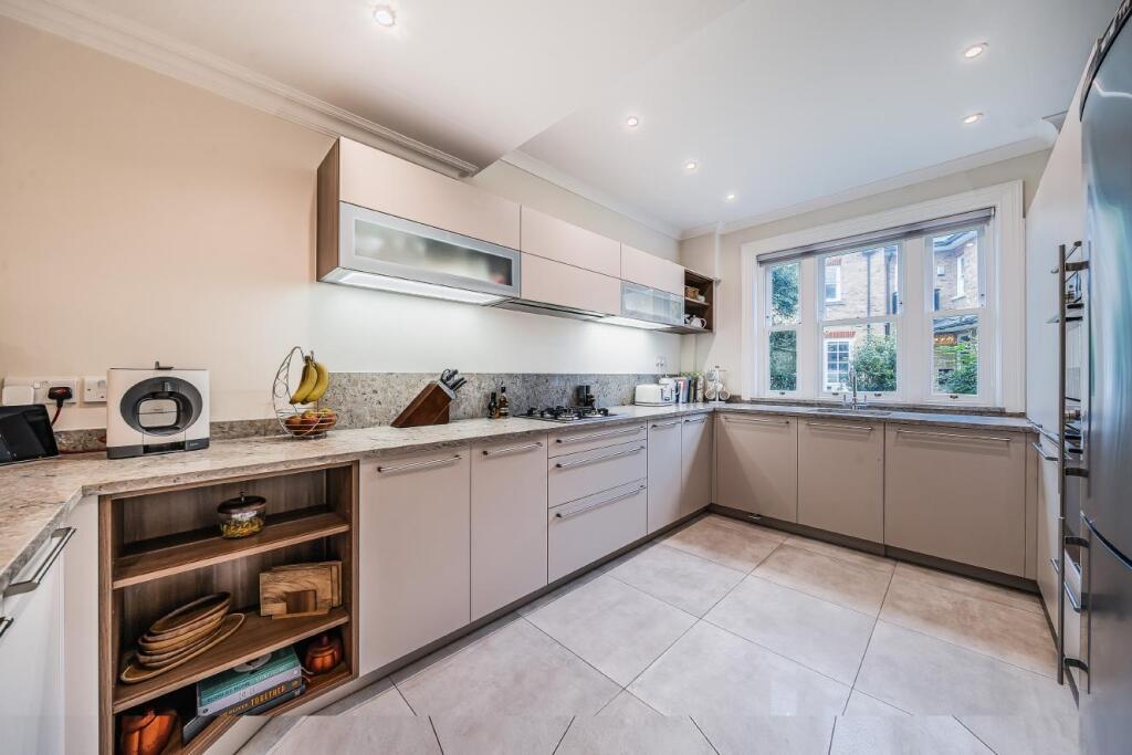 House in London - View 3