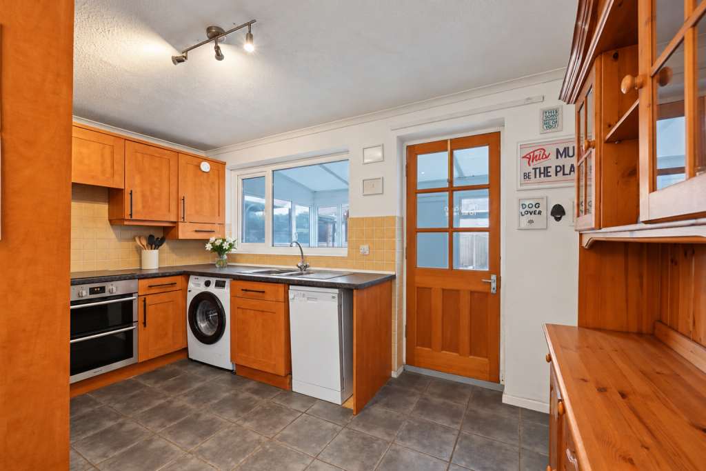 Almond Grove, Hempstead, Gillingham, ME7 3RZ photo 3