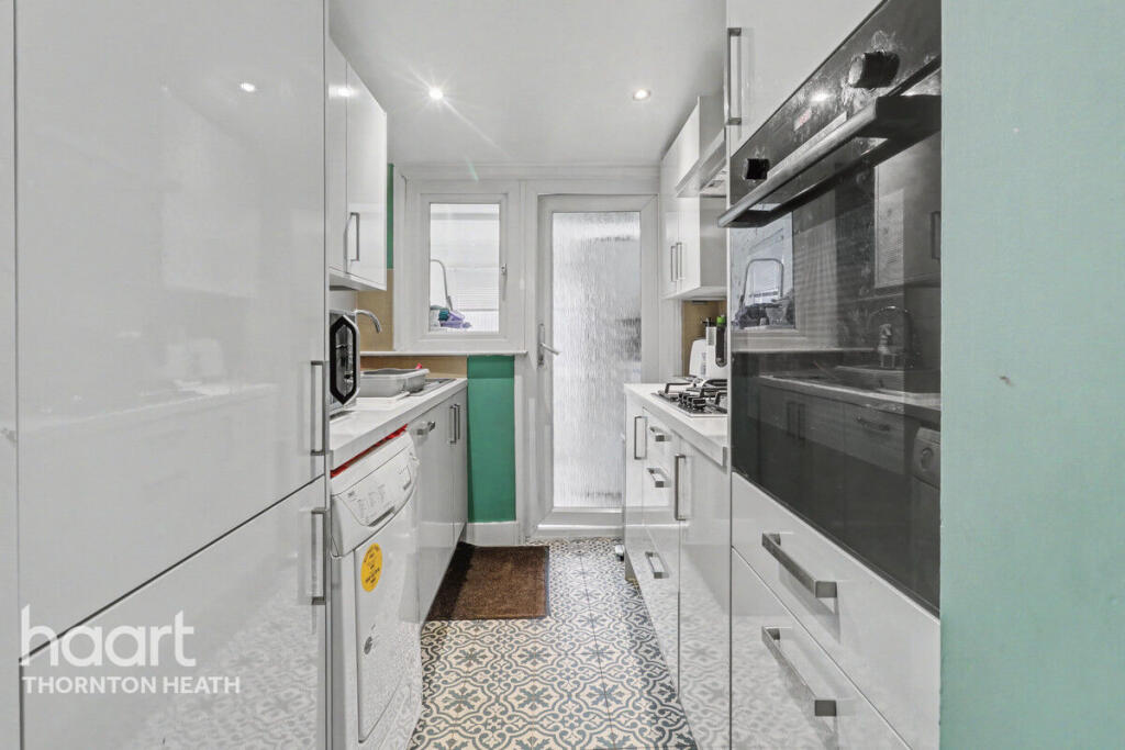 House in London, Mitcham - View 4