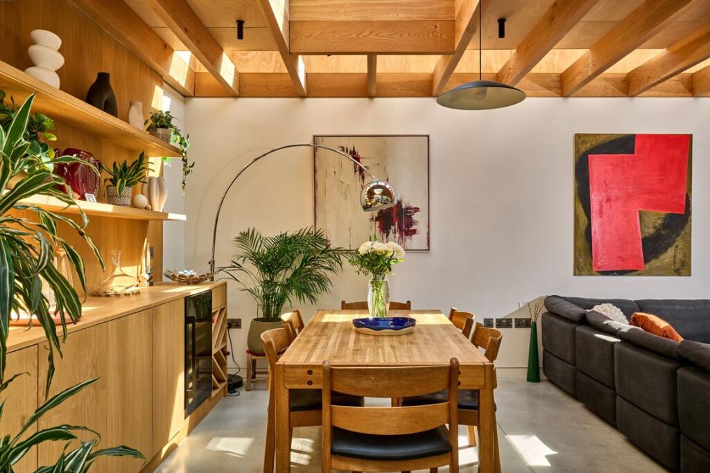 House in London - View 5