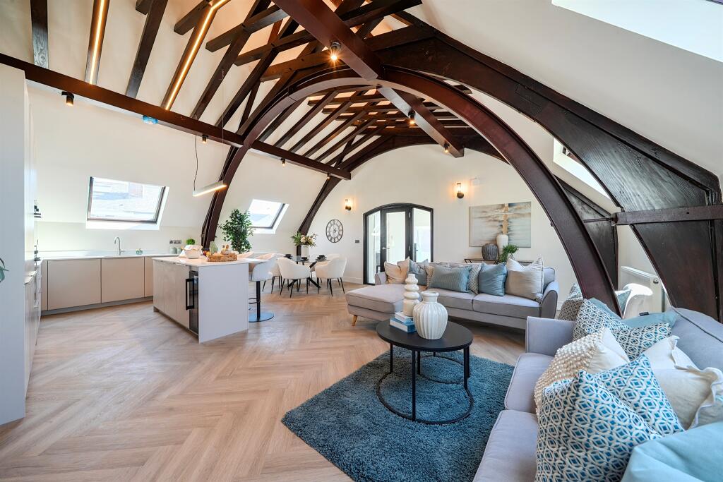 House in Hertsmere, Hertfordshire - View 4