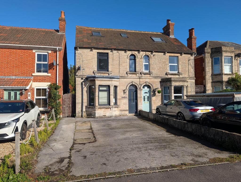 4-bed semi-detached on Woodmarsh, North Bradley, £310,000