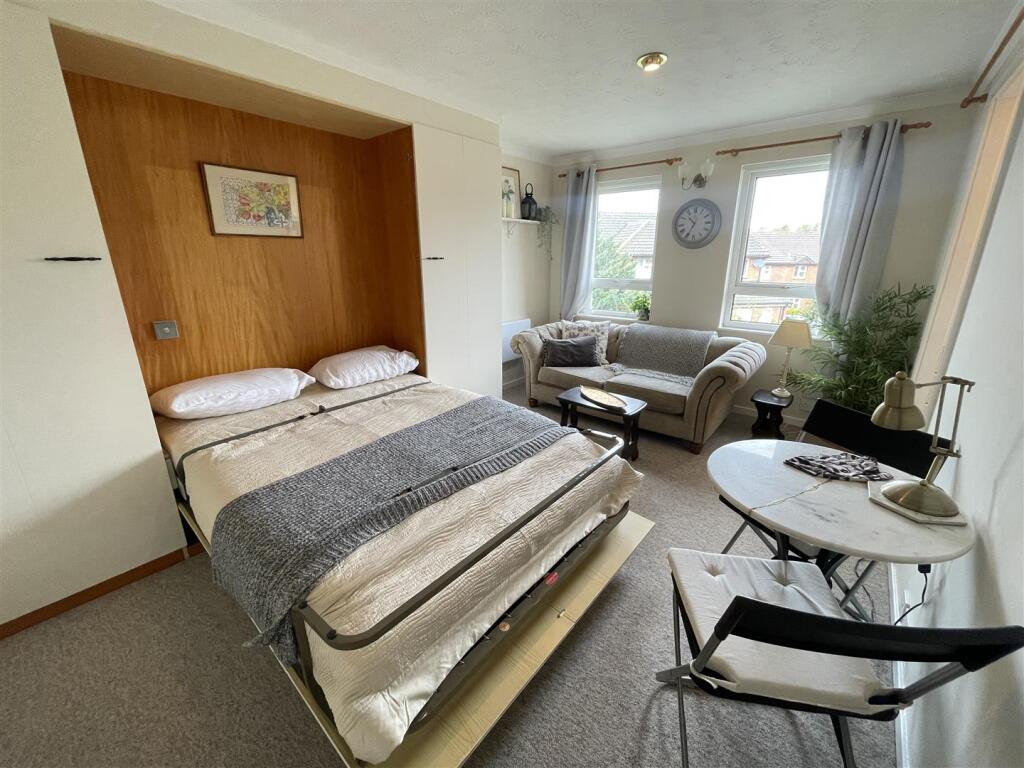 Apartment in Salisbury - More