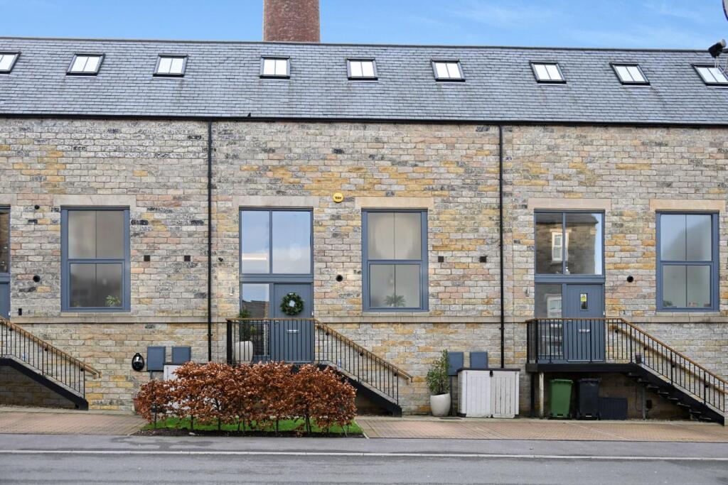 2-bed terraced on Dyehouse Walk, Yeadon, Leeds, £280,000