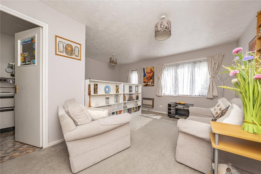 Cheltenham Close, New Malden, KT3 photo 4