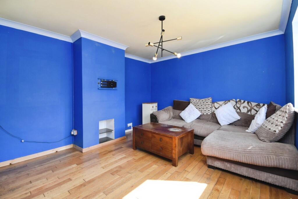 House in Chelmsford, Broomfield - View 4
