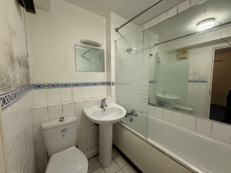 Apartment in London, Hanwell - View 5