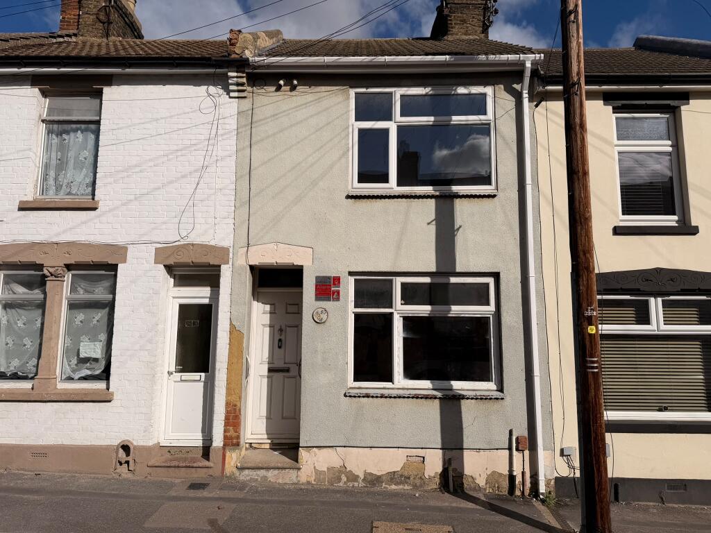 3-bed terraced on 85 Glencoe Road, Chatham, ME4 5QG, £70,000