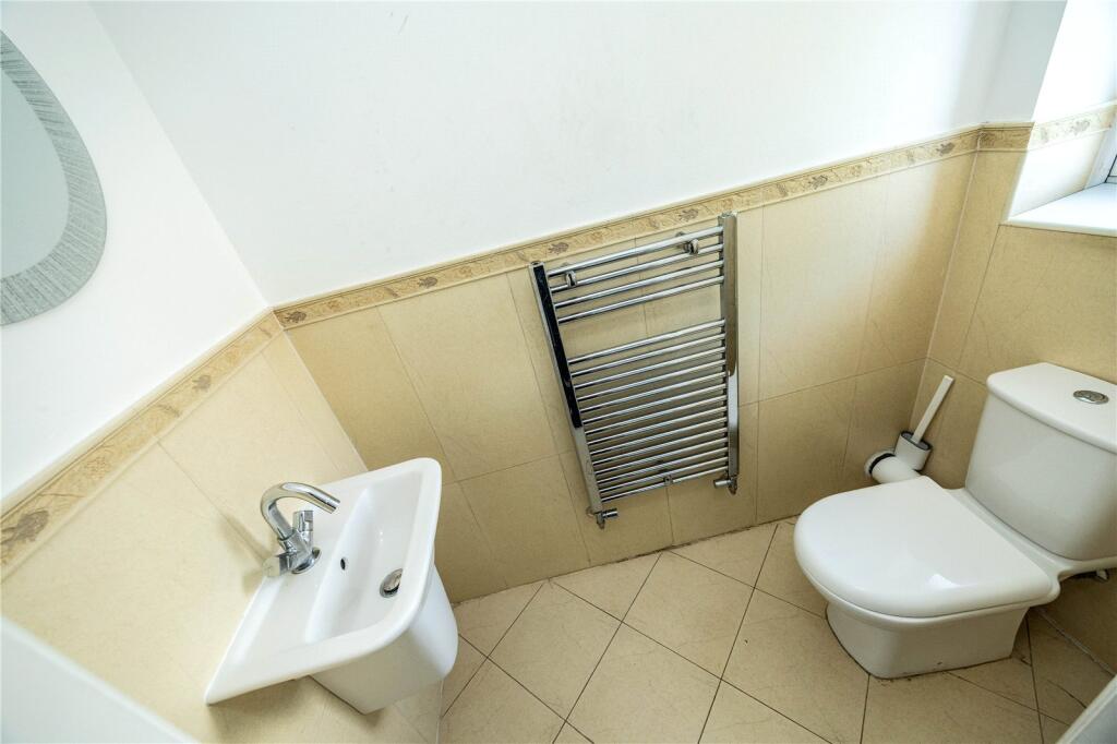House in Calderdale, Illingworth - View 2