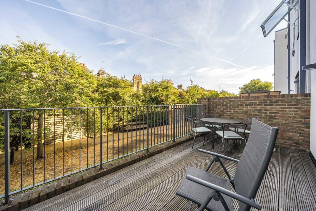 Apartment in London - View 3