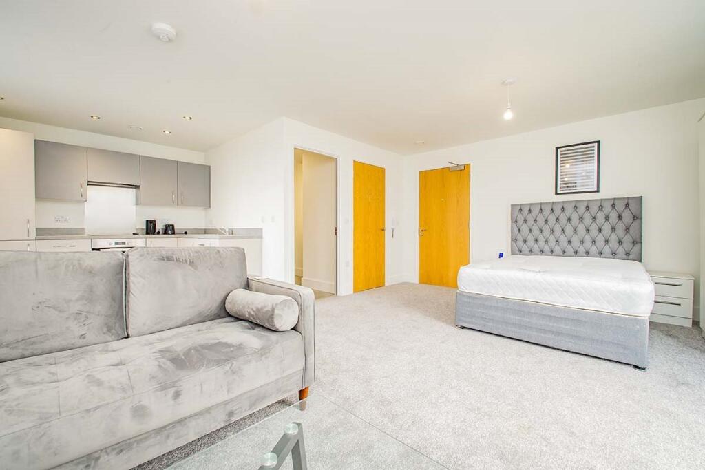 Apartment in Manchester - View 3