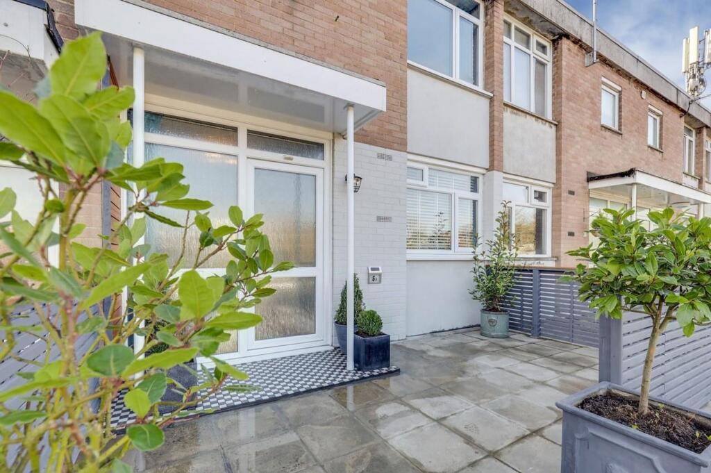 Main image of property: Stoneleigh Broadway, Epsom, KT17