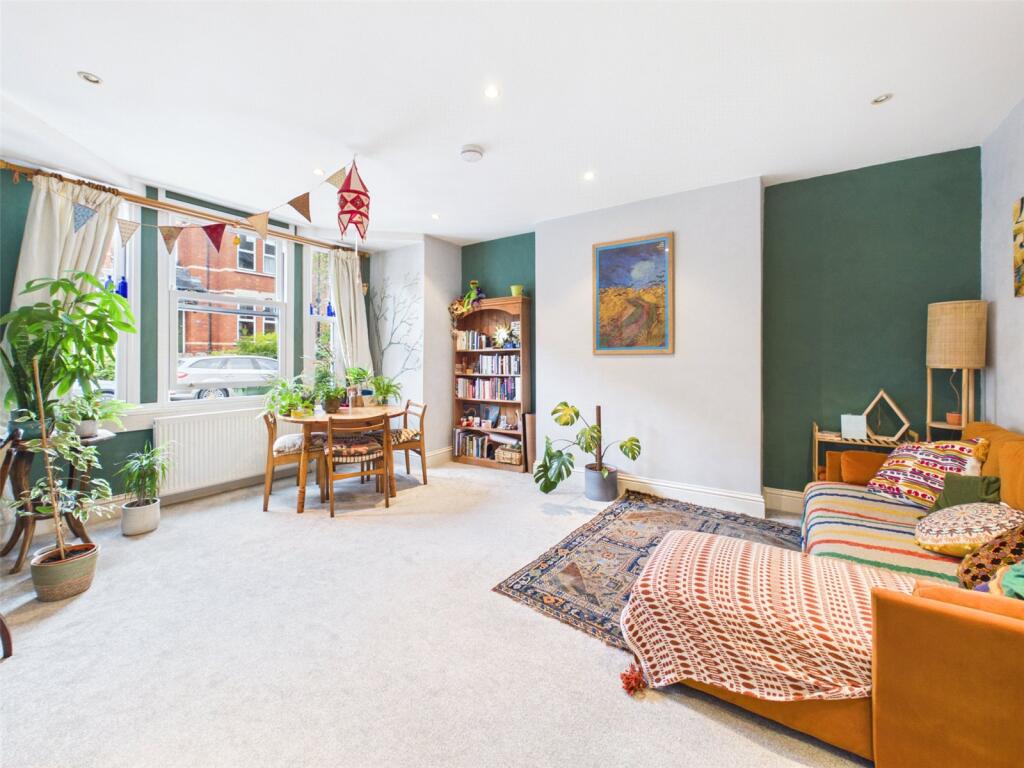 Apartment in Stroud - View 2