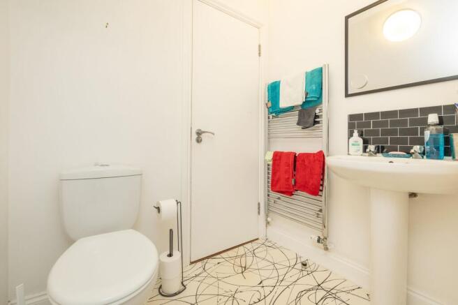 Example Apartment ¿ Shower Room