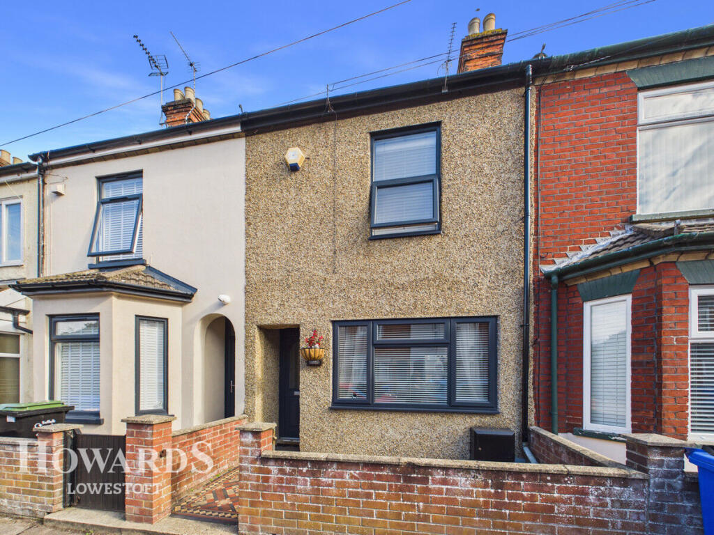 3-bed terraced on Worthing Road, Lowestoft, £170,000