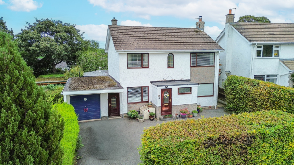 4-bed detached on Lon Cilan, Cilcain, Mold, Flintshire, CH7 5PL, £420,000