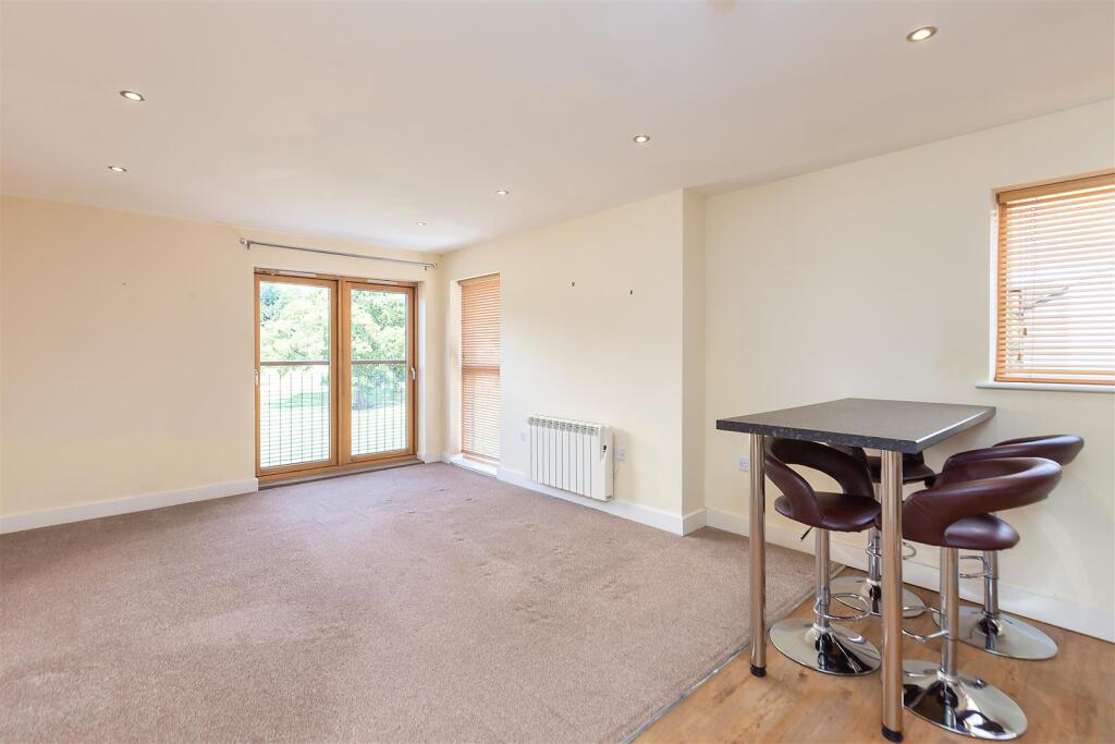 Apartment in Lancaster - View 4
