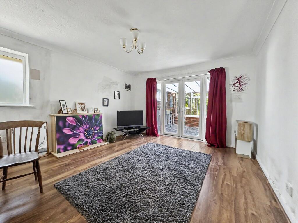 Roderick Avenue, Peacehaven, BN10 8BX photo 2