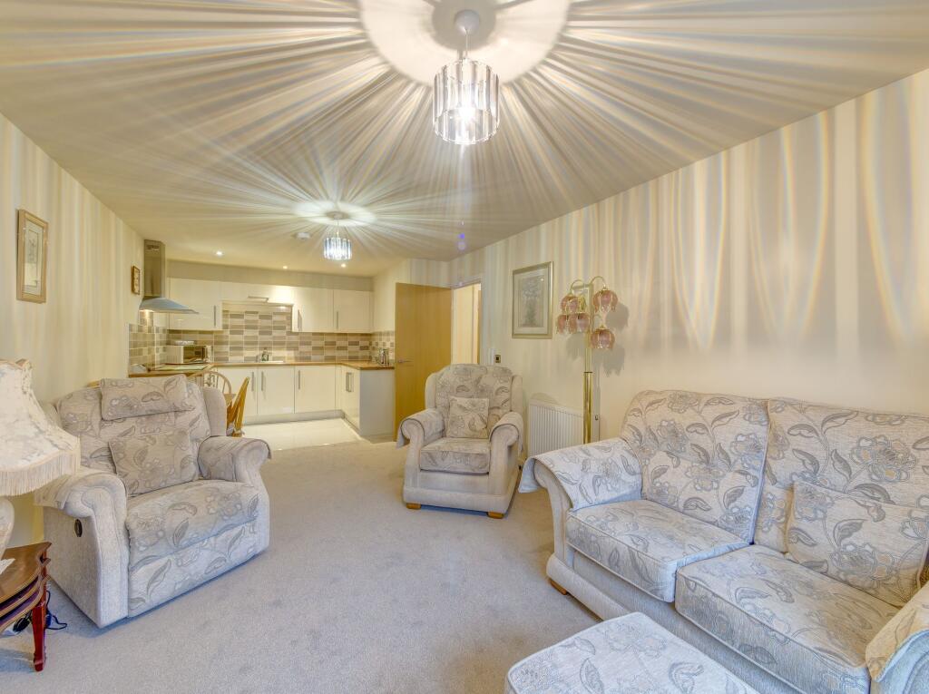 Grove Court, Worksop, S80 photo 2