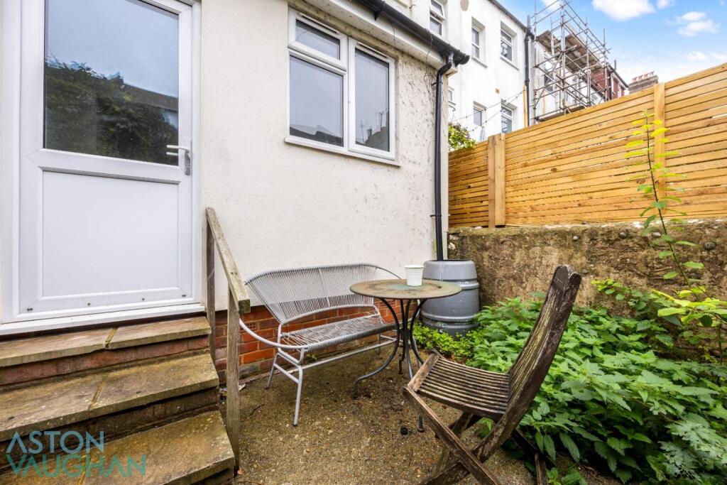 5 bedroom terraced house for rent