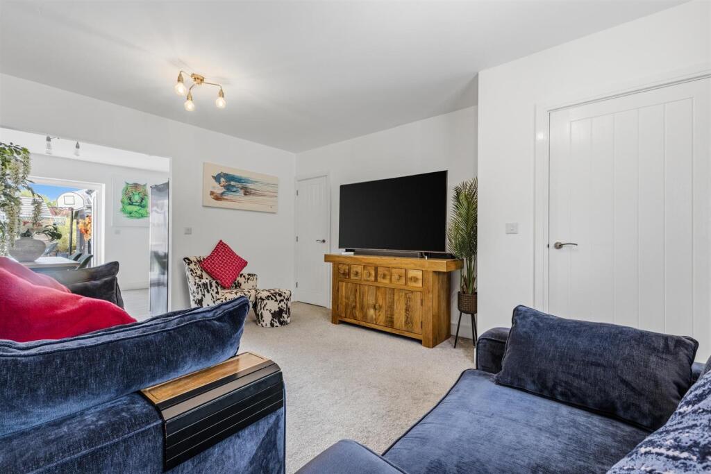 House in Stoke-on-Trent, Trentham Manor, Blurton - View 5