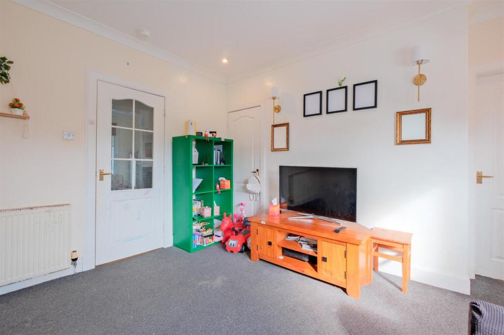 Apartment in Motherwell - More