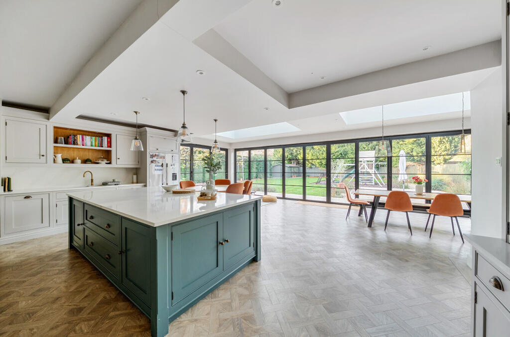 Woodham Waye, Woking, Surrey, GU21 photo 3