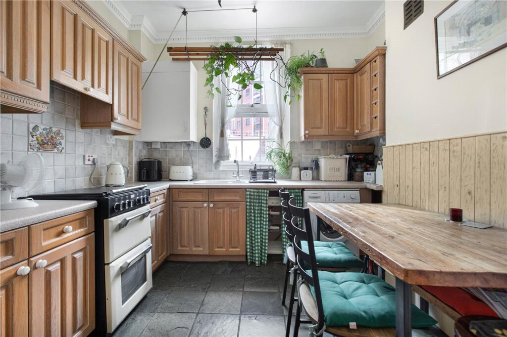 House in London - View 3