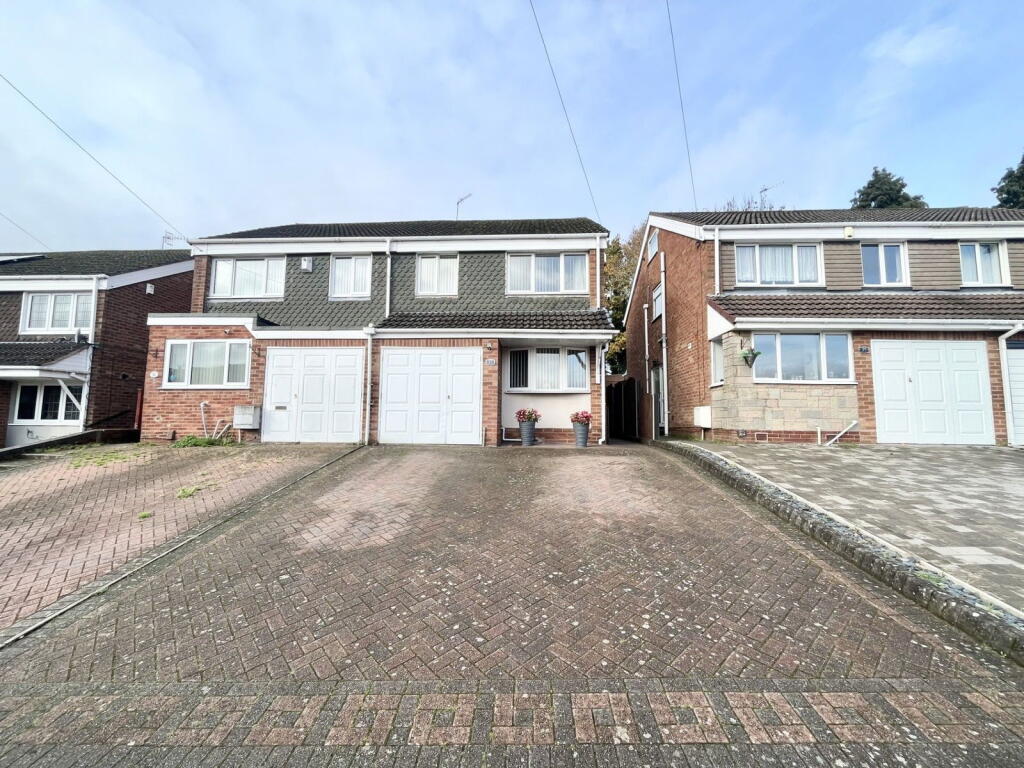 3-bed semi-detached on Walker Avenue, Brierley Hill, DY5 2LY, £250,000