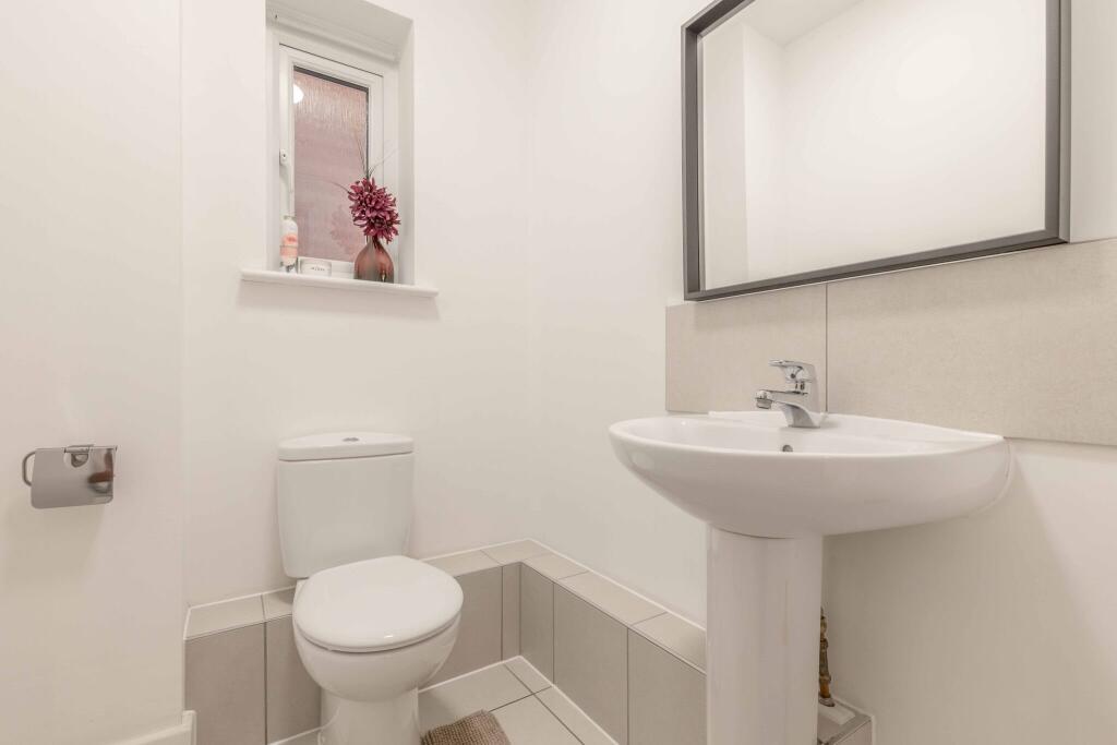 House in Slough - View 5