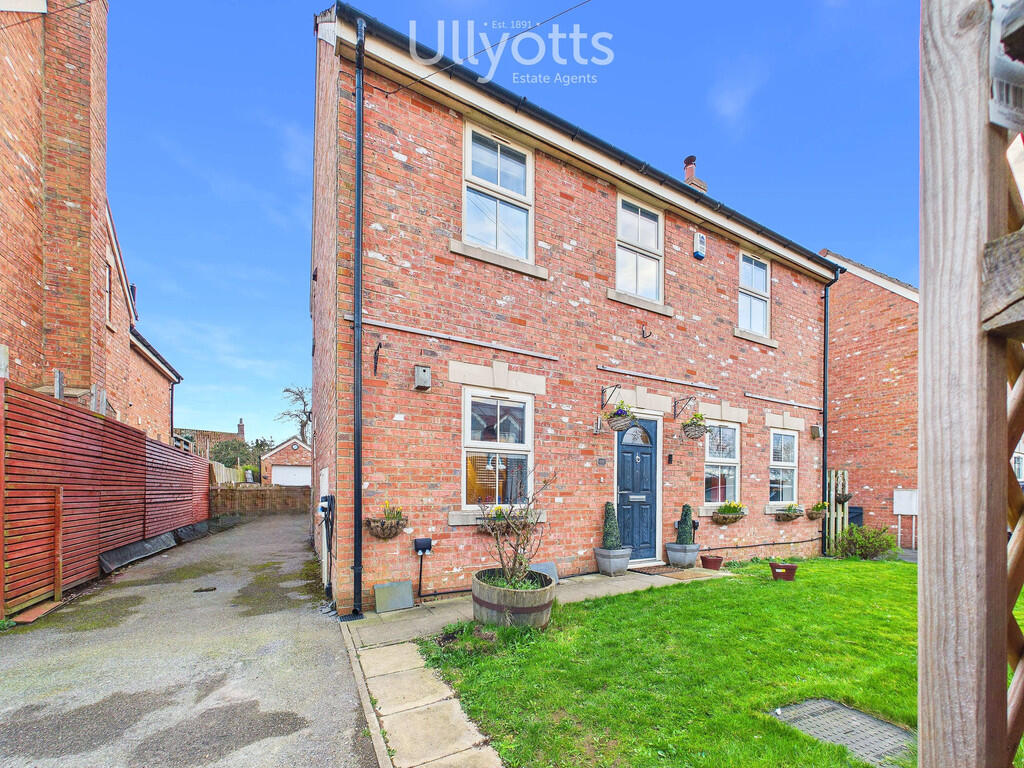 4-bed detached on Main Street, Beeford, £325,000