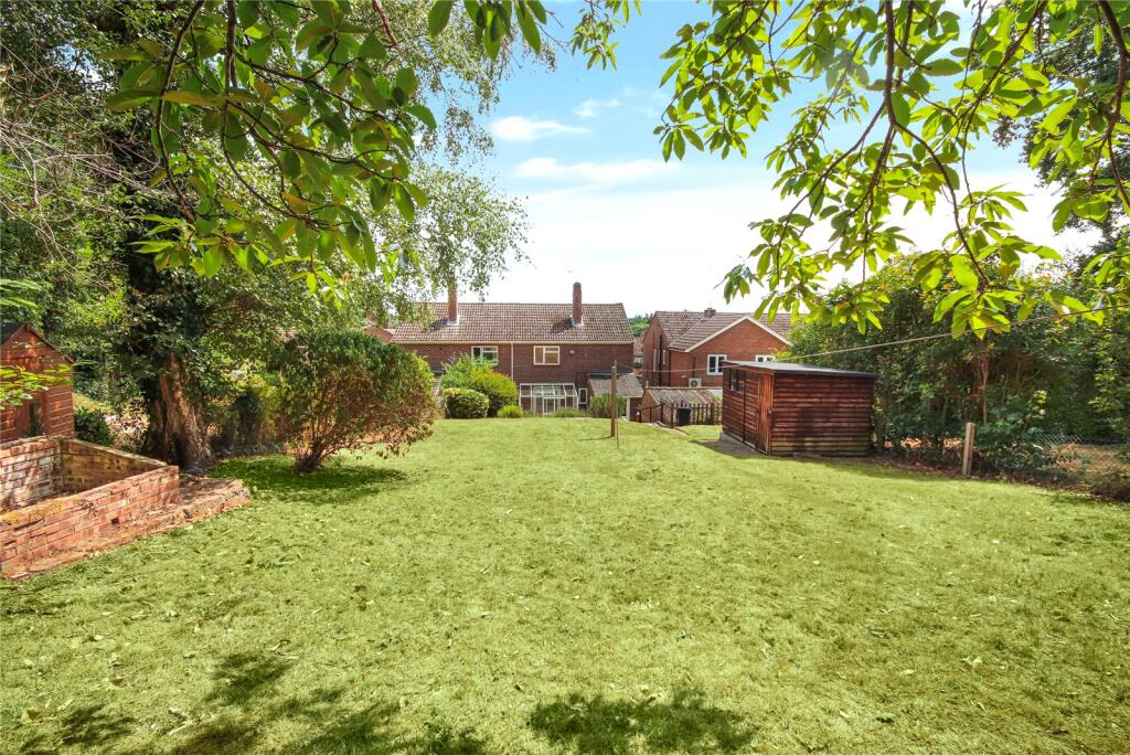 3-bed semi-detached on Highfields, Sunningdale, Berkshire, SL5, £570,000