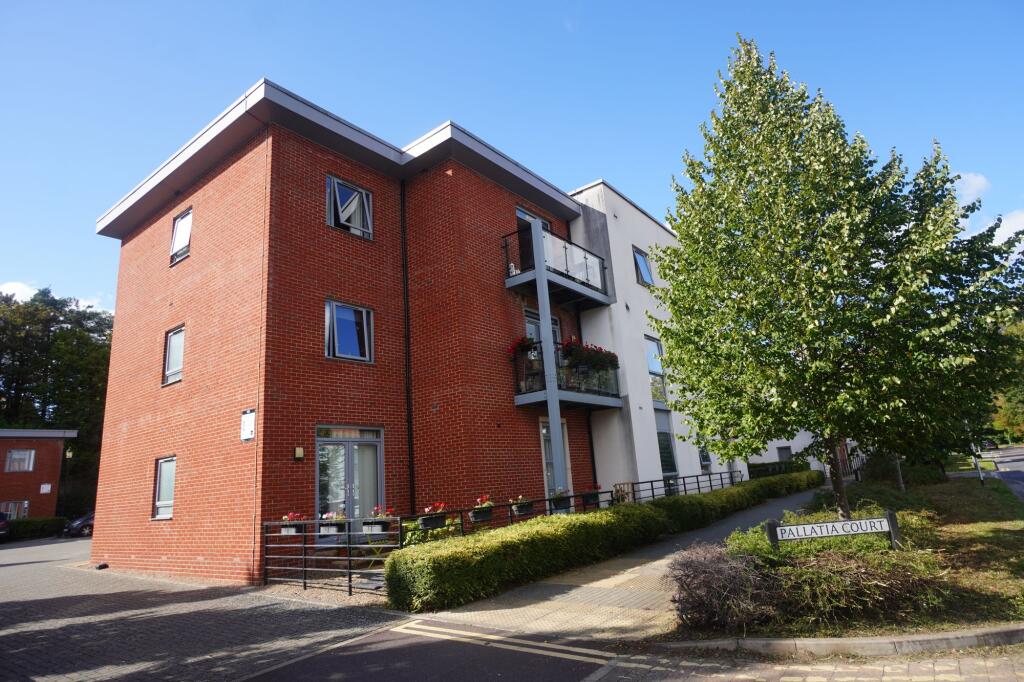 2-bed flat on Pallatia Court, High Wycombe, HP13, £235,000