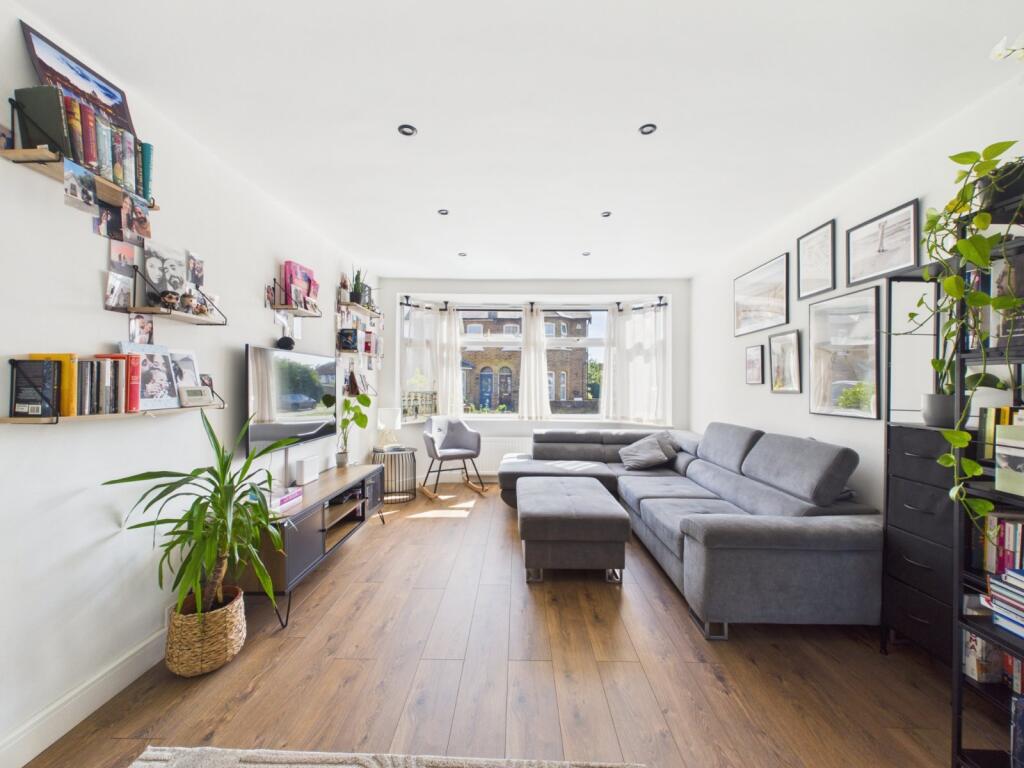 House in Eton Wick, New Town, Windsor and Maidenhead - View 4