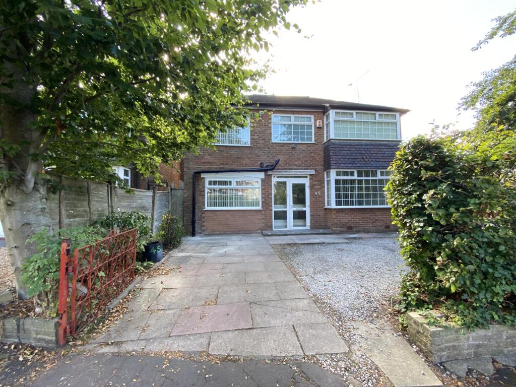 Main image of property: Park Range, Rusholme, £135pppw