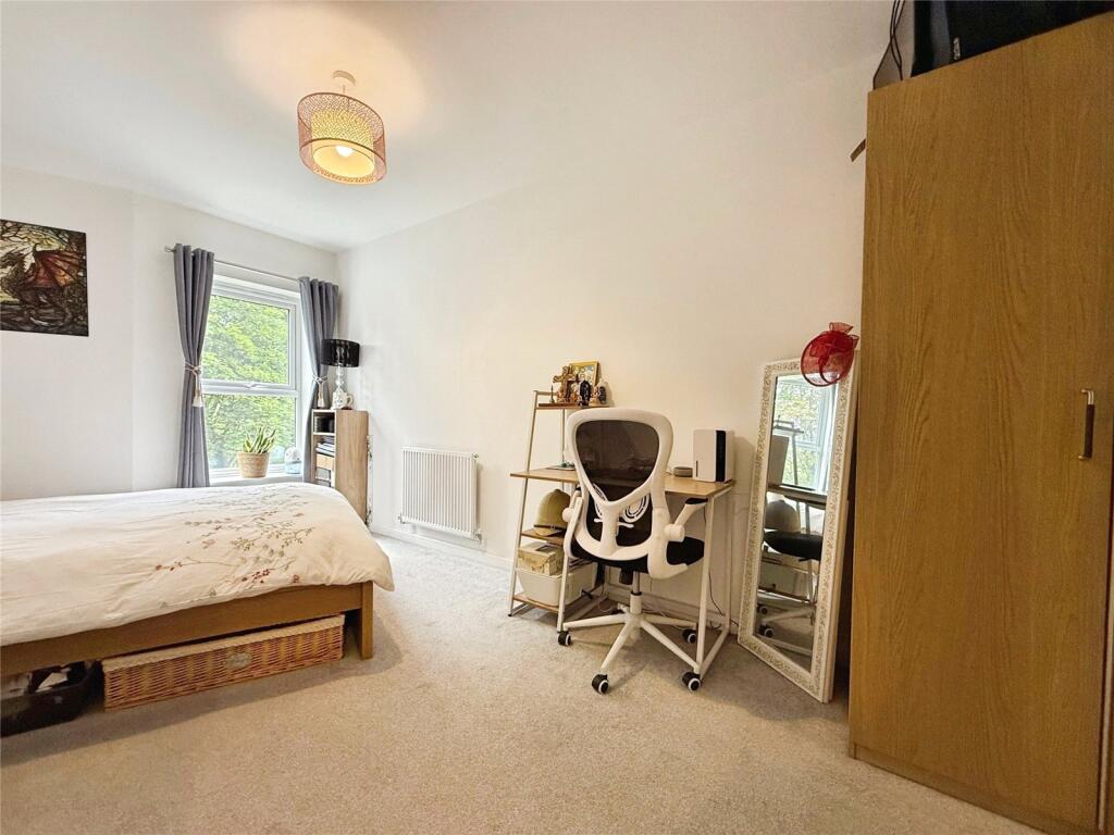 Apartment in Crowthorne, Bracknell Forest - More