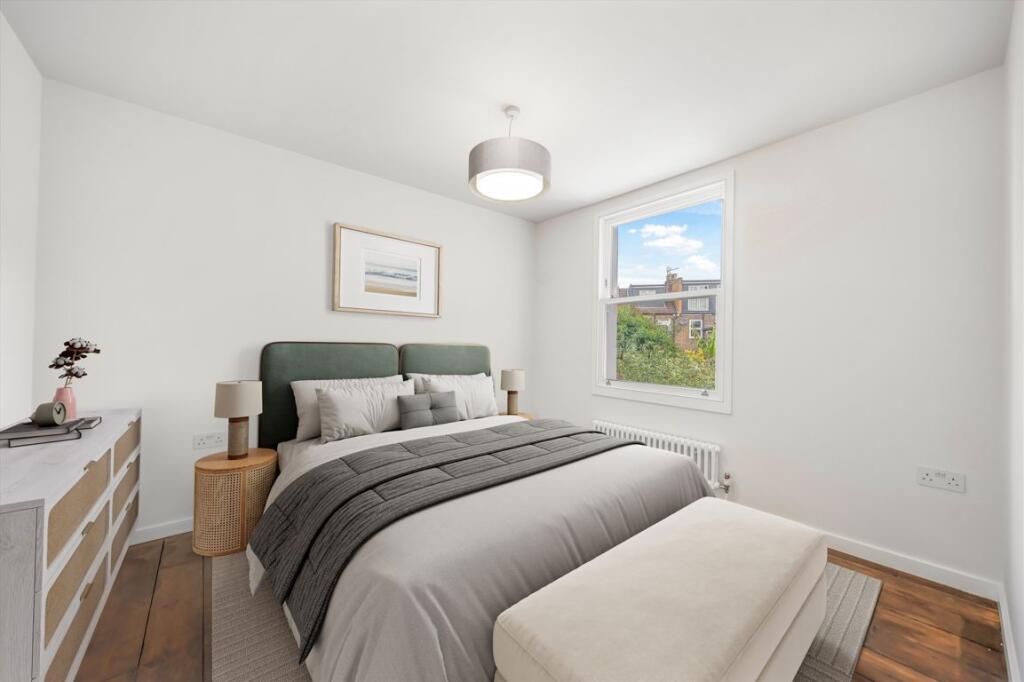 House in London, Brondesbury Park, Harlesden - More