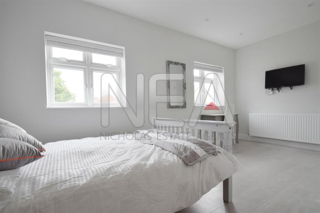 St. Johns Road, Caversham, Reading - View 2