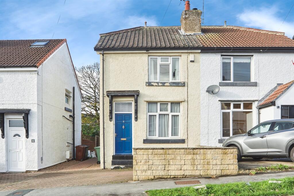 Main image of property: Newlaithes Gardens, Horsforth, Leeds