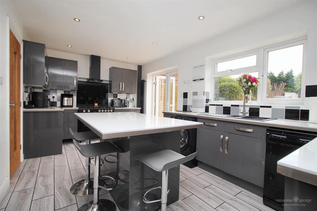 Mayfair, Tilehurst, Reading photo 3