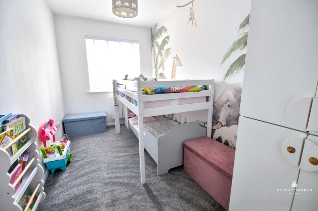 Apartment in Southend-on-Sea - More