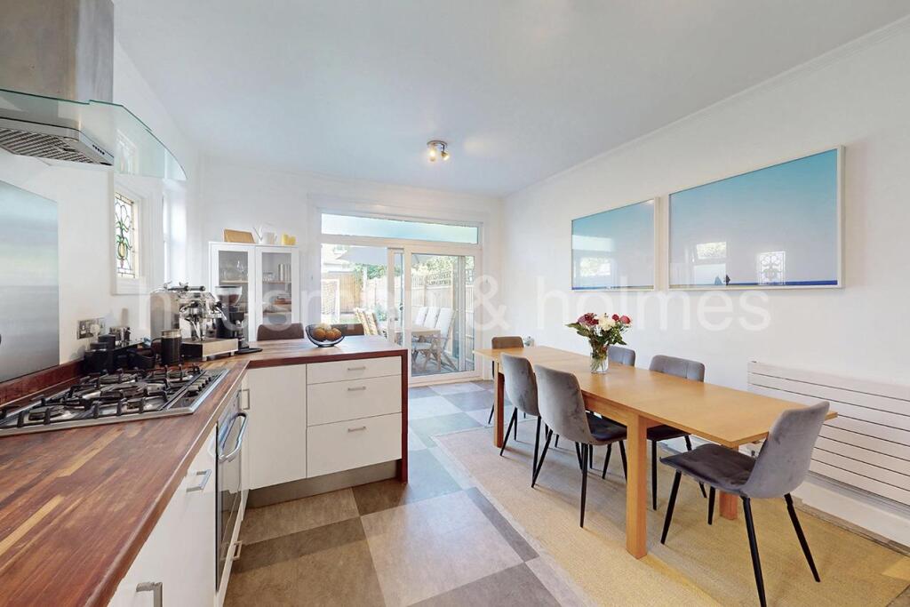 House in London - View 5