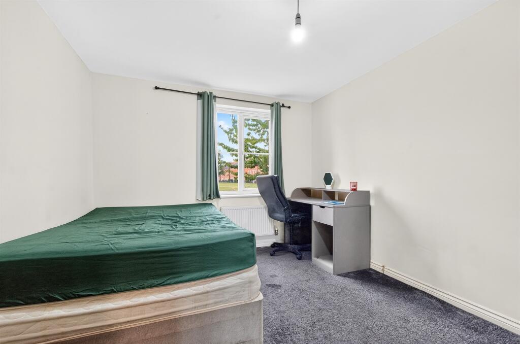 Apartment in St Albans - View 4