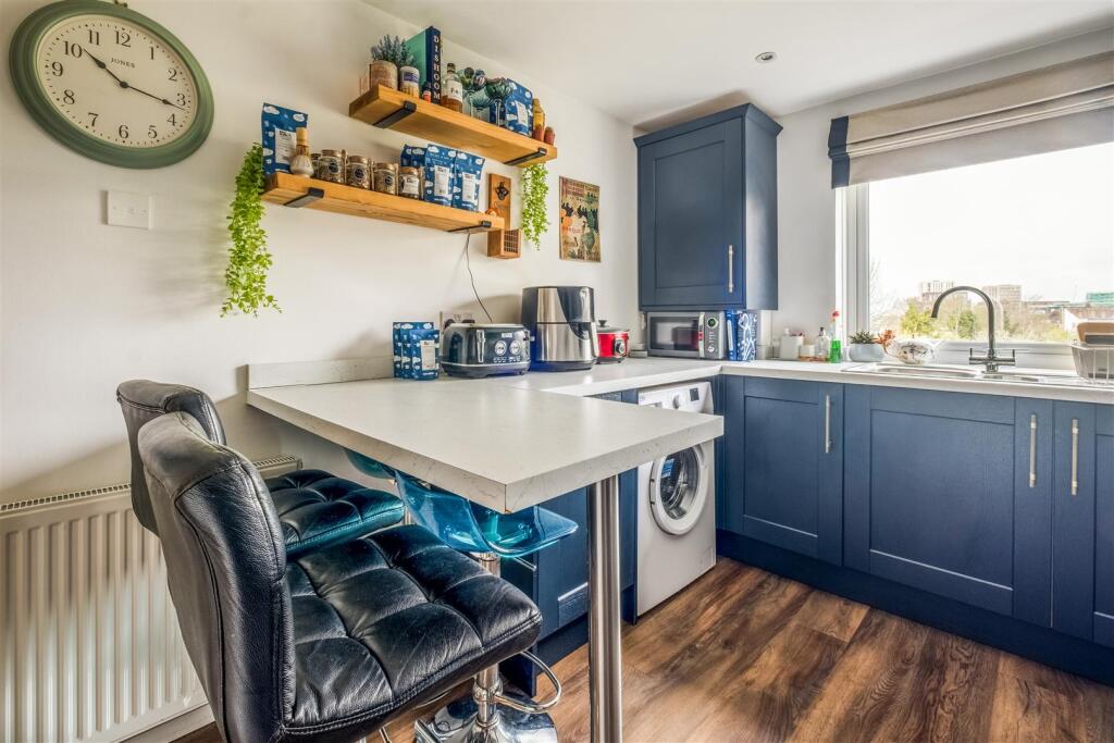 Apartment in Hove, Brunswick - More