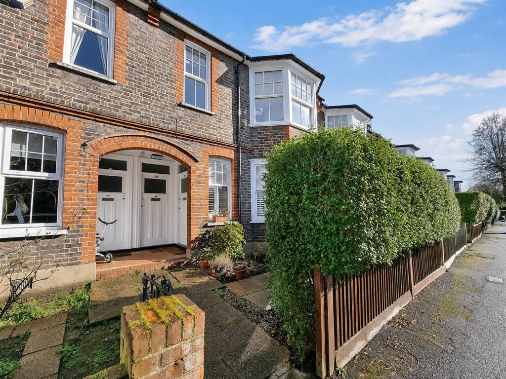 Apartment in London, Cottenham Park, Raynes Park - View 2