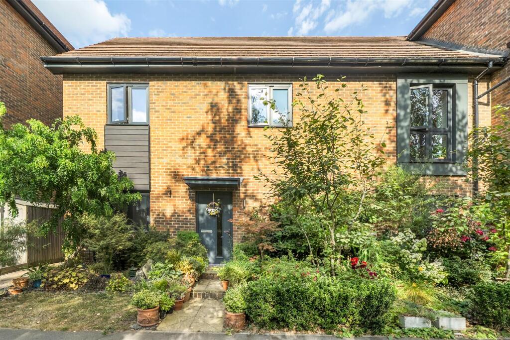 Main image of property: Stirling Close, Crowthorne, Berkshire, RG45 6JF