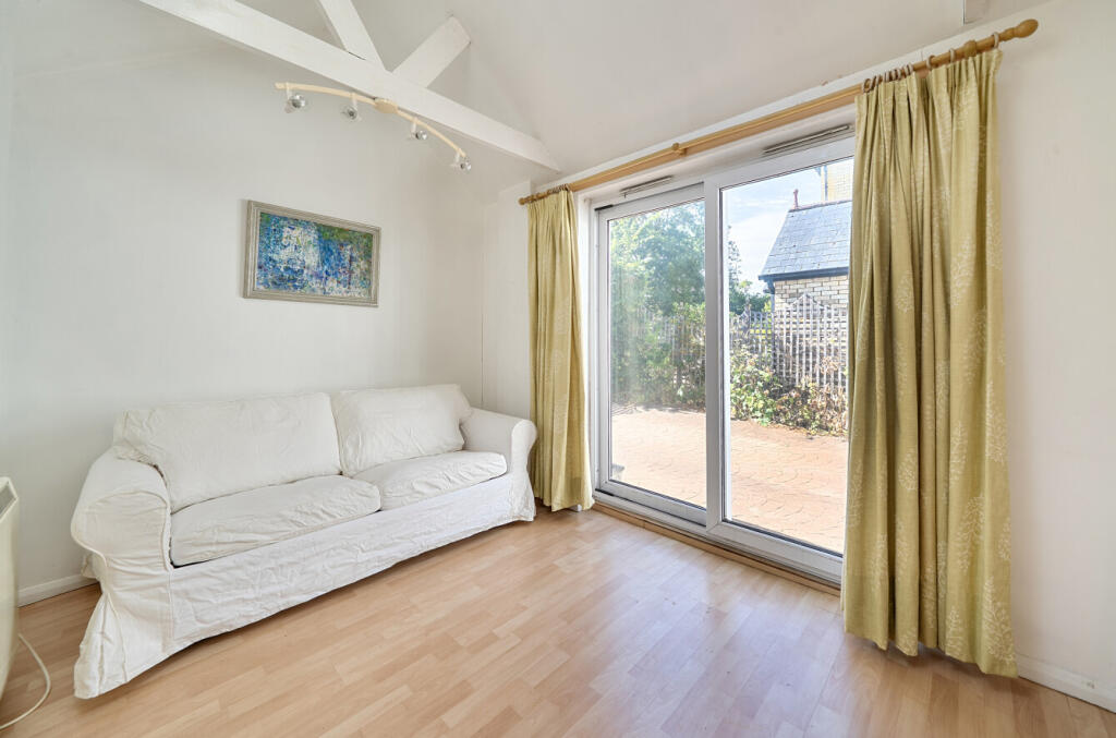House in Kingston upon Thames - More